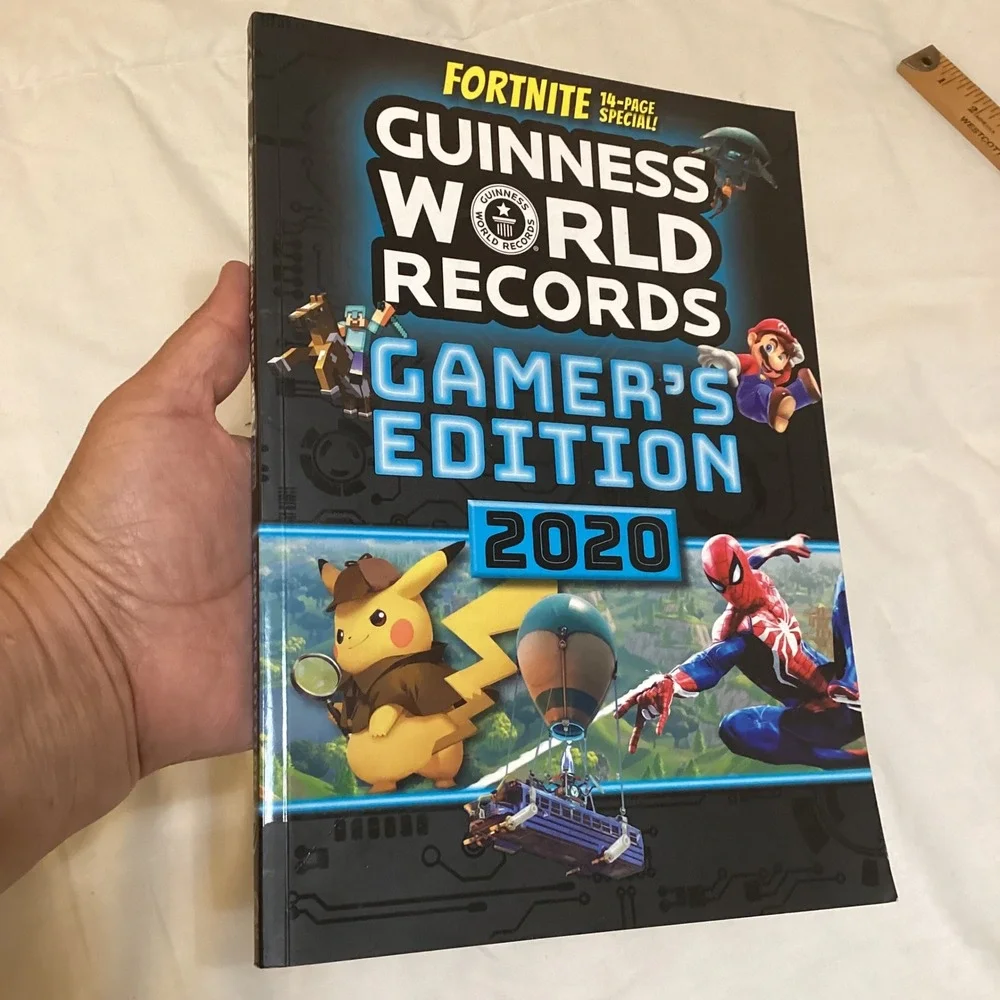 Guinness World Records Gamers Edition 2020 Fortnite Pokemon Book & Cards (200)